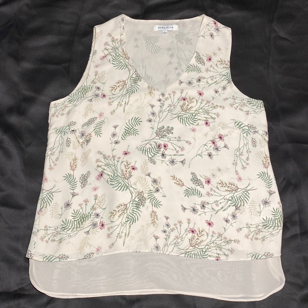 NWOT Rose & Olive floral chiffon blouse, extended lining, size L